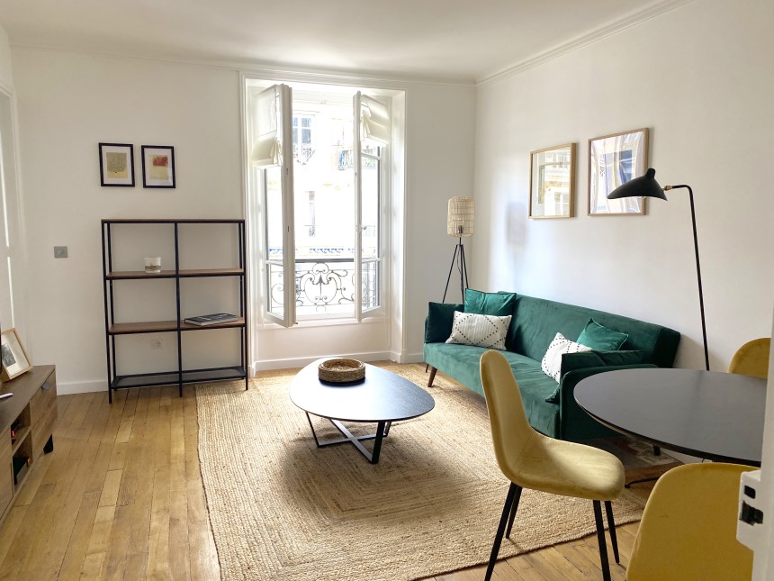 MEUBLÉ – RÉFECTION TOTALE – 1ère LOCATION –  1 chambre – 44 m2 – Paris 7ème – Rue Saint Dominique (Gros Caillou) – 4e étage ascenseur – Loyer cc : 2.100 €