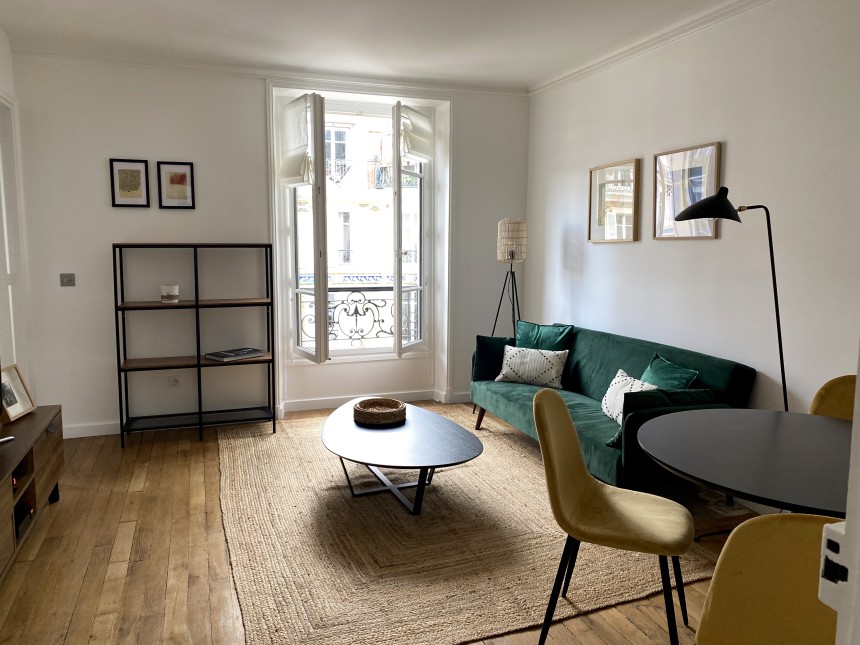 MEUBLÉ – RÉFECTION TOTALE – 1ère LOCATION –  1 chambre – 44 m2 – Paris 7ème – Rue Saint Dominique (Gros Caillou) – 4e étage ascenseur – Loyer cc : 2.100 €