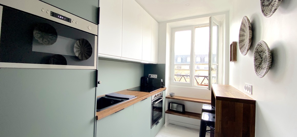 MEUBLÉ – Rénovation totale récente –  1 chambre – 44 m2 – Paris 7ème – Rue Saint Dominique (Gros Caillou) – 4e étage avec ascenseur – Loyer charges comprises : 2.100 €