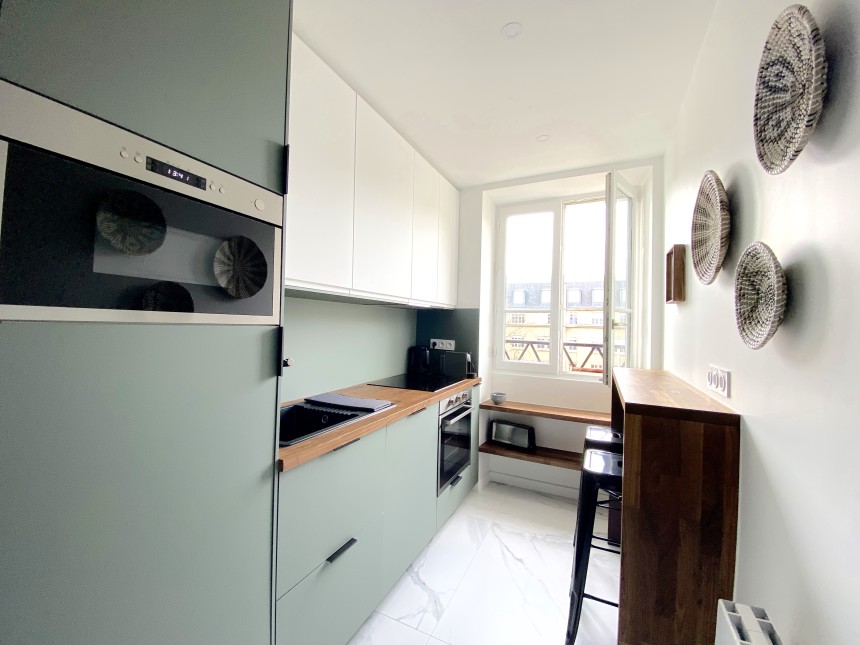 MEUBLÉ – RÉFECTION TOTALE – 1ère LOCATION –  1 chambre – 44 m2 – Paris 7ème – Rue Saint Dominique (Gros Caillou) – 4e étage ascenseur – Loyer cc : 2.100 €