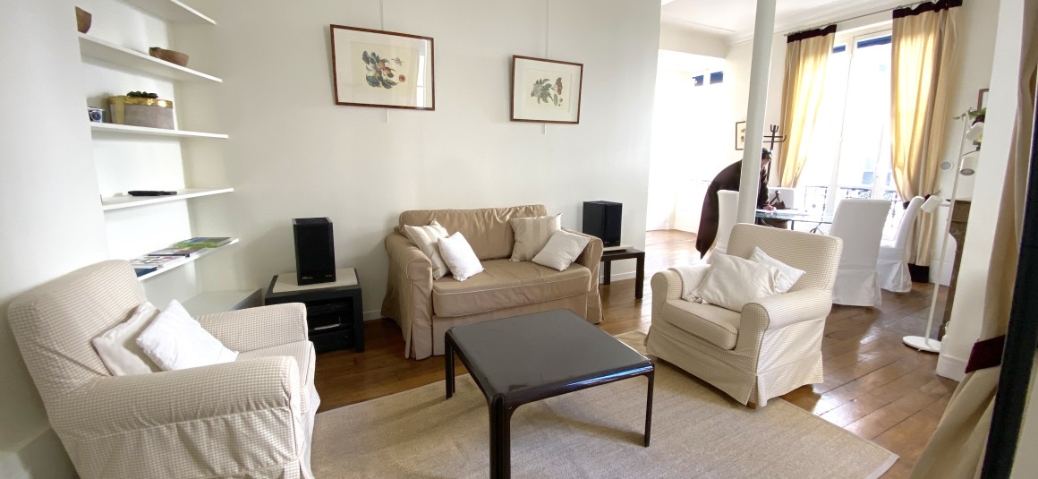 MEUBLÉ – 2 chambres – Paris 2ème – Rue Paul Lelong – 60 m2 – 2ème étage ascenseur – Loyer cc : 2.240 €