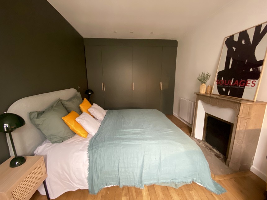 MEUBLÉ – RÉFECTION TOTALE – 1ère LOCATION –  1 chambre – 44 m2 – Paris 7ème – Rue Saint Dominique (Gros Caillou) – 4e étage ascenseur – Loyer cc : 2.100 €