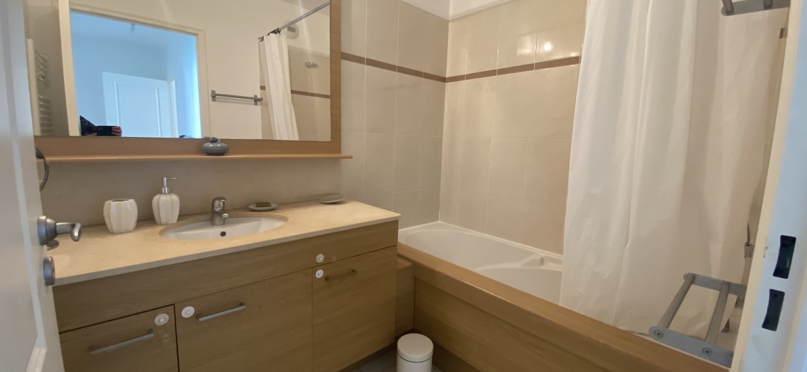 MEUBLÉ – 2 chambres – Boulogne (92) – Rue Marcel Bontemps – 65 m2 + Terrasse 10 m2 – 6e étage ascenseur – Parking en sous-sol –  Loyer cc : 2.300 €