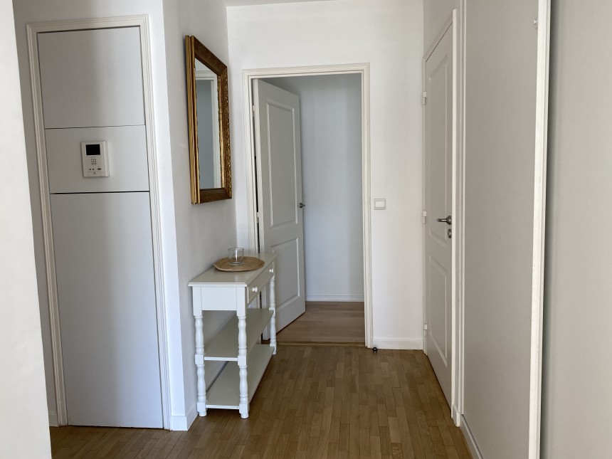 MEUBLÉ – 2 chambres – Boulogne (92) – Rue Marcel Bontemps – 65 m2 + Terrasse 10 m2 – 6e étage ascenseur – Parking en sous-sol –  Loyer cc : 2.300 €