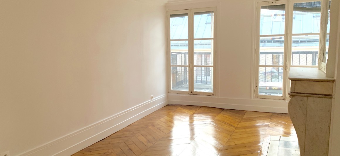 VIDE – 1 ou 2 chambres – 3 pièces – Paris 9e – Sq Montholon – 53 m2 – Terrasse de 10 m2 – 5e étage avec ascenseur – Loyer cc : 1.765 €
