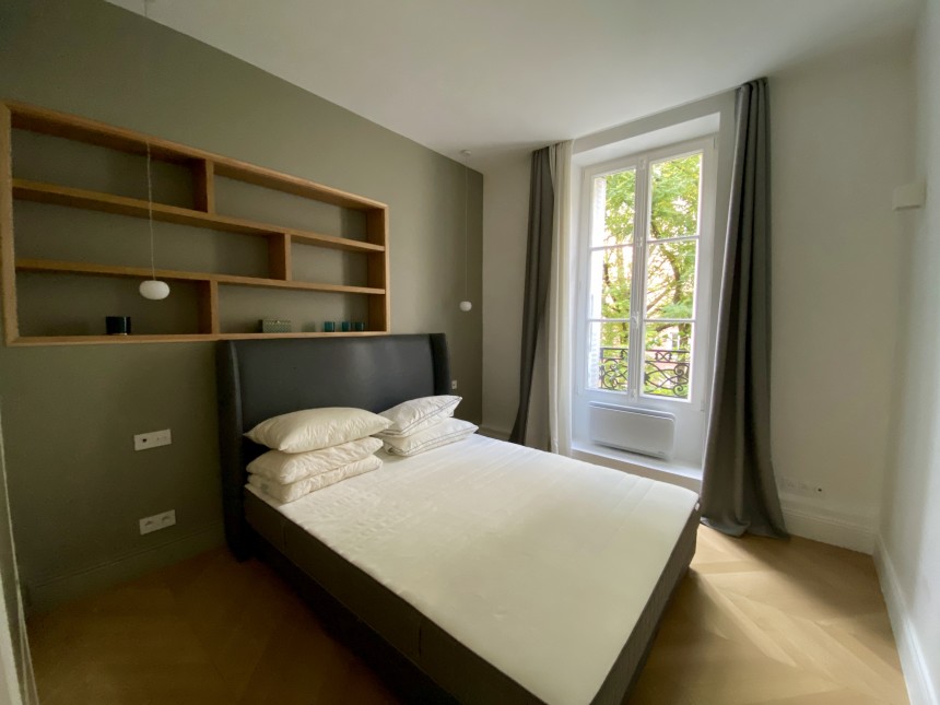 MEUBLÉ – 2 ch – 75 m2 – Paris 8ème – Rue Washington – 2ème étage sans asc  sur cour – Loyer cc : 3.500 euros (parking inclus)