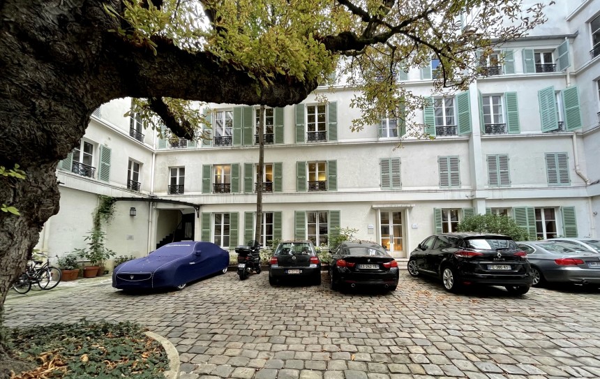 MEUBLÉ – 2 ch – 75 m2 – Paris 8ème – Rue Washington – 2ème étage sans asc  sur cour – Loyer cc : 3.500 euros (parking inclus)