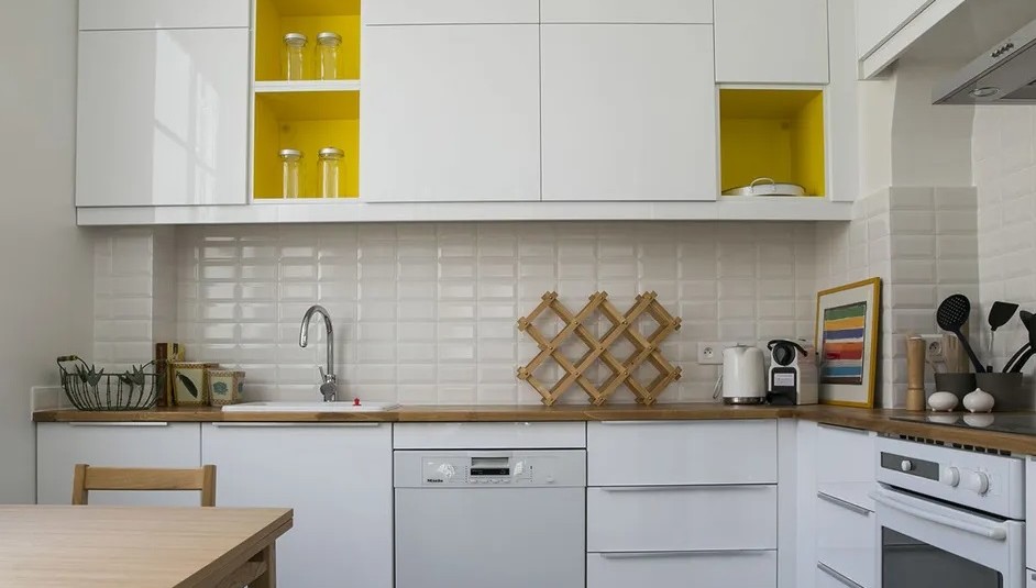 MEUBLÉ – 4 chambres – 142 m2 – 92 Neuilly sur Seine – Rue Perronet – Métro : Pont de Neuilly – 3e étage sans ascenseur – Loyer charges comprises : 4.254 euros