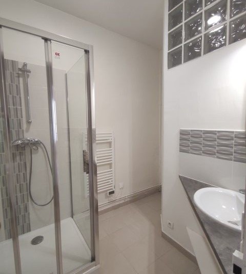 VIDE – 4 pièces – 3 ch – 115 m2 – Paris 15ème – Rue Entrepreneurs – 1er étage ascenseur – Loyer cc : 2.960 euros