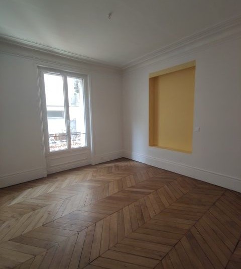 VIDE – 4 pièces – 3 ch – 115 m2 – Paris 15ème – Rue Entrepreneurs – 1er étage ascenseur – Loyer cc : 2.960 euros
