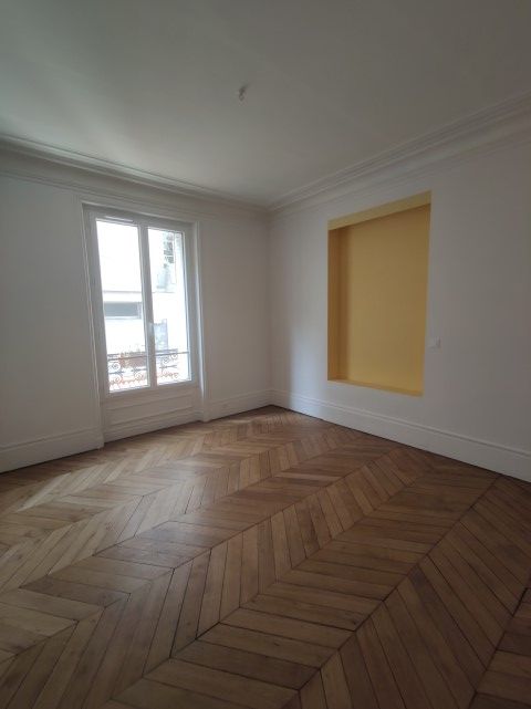 VIDE – 4 pièces – 3 ch – 115 m2 – Paris 15ème – Rue Entrepreneurs – 1er étage ascenseur – Loyer cc : 2.960 euros