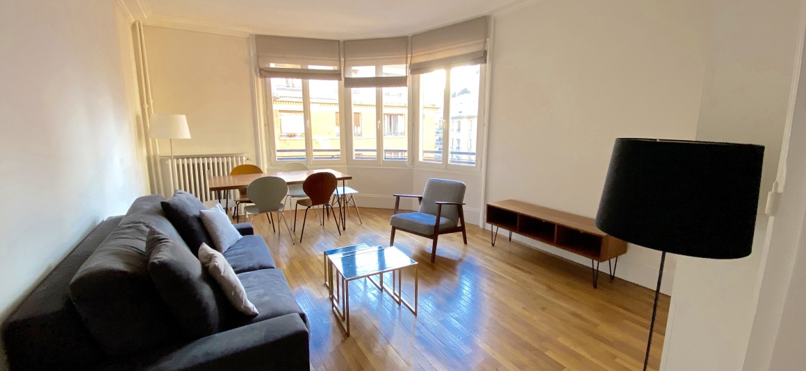 MEUBLÉ – 2 chambres – 76 m2 – Paris 16ème – Rue Duret – 76 m2 – 5ème étage avec ascenseur – Loyer charges comprises : 2.500 euros (chauffage collectif)