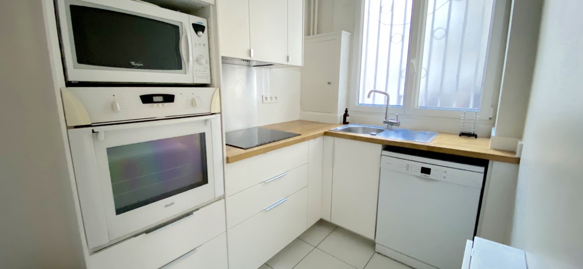 MEUBLÉ – 2 chambres – 76 m2 – Paris 16ème – Rue Duret – 76 m2 – 5ème étage avec ascenseur – Loyer charges comprises : 2.500 euros (chauffage collectif)