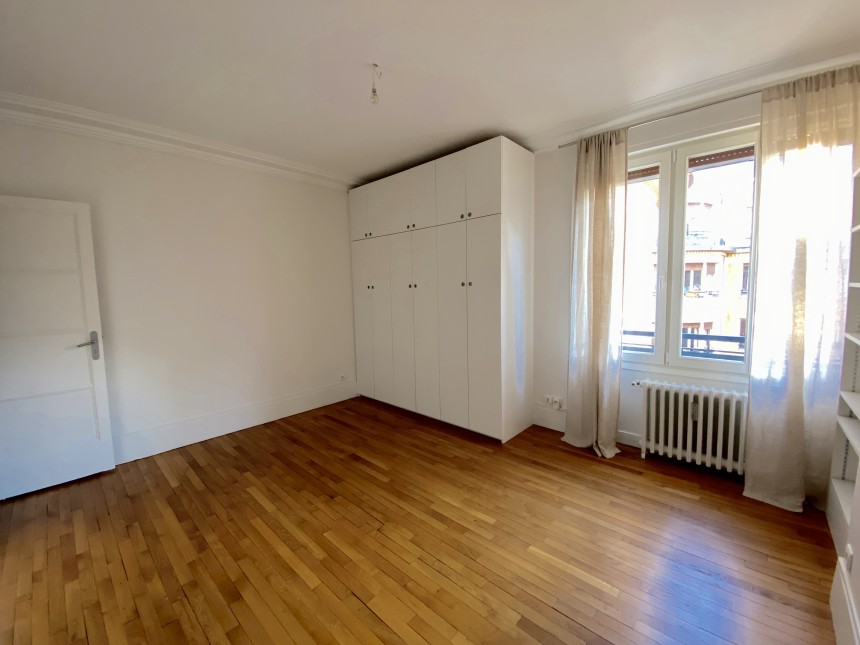 MEUBLÉ – 2 chambres – 76 m2 – Paris 16ème – Rue Duret – 76 m2 – 5ème étage avec ascenseur – Loyer charges comprises : 2.500 euros (chauffage collectif)