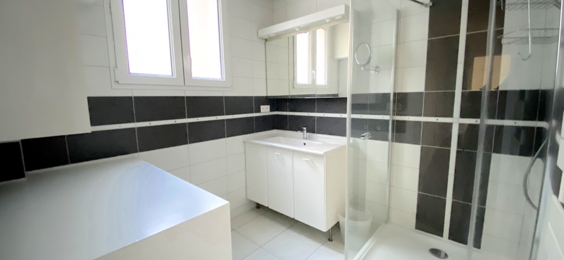 MEUBLÉ – 2 chambres – 76 m2 – Paris 16ème – Rue Duret – 76 m2 – 5ème étage avec ascenseur – Loyer charges comprises : 2.500 euros (chauffage collectif)
