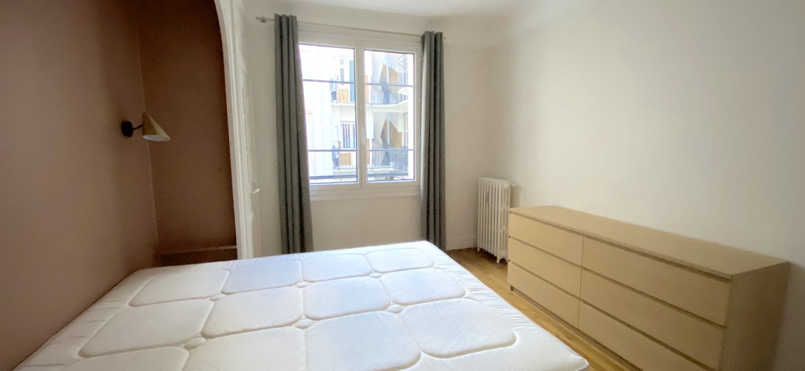 MEUBLÉ – 2 chambres – 76 m2 – Paris 16ème – Rue Duret – 76 m2 – 5ème étage avec ascenseur – Loyer charges comprises : 2.500 euros (chauffage collectif)