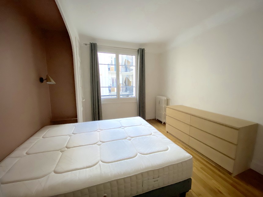 MEUBLÉ – 2 chambres – 76 m2 – Paris 16ème – Rue Duret – 76 m2 – 5ème étage avec ascenseur – Loyer charges comprises : 2.500 euros (chauffage collectif)