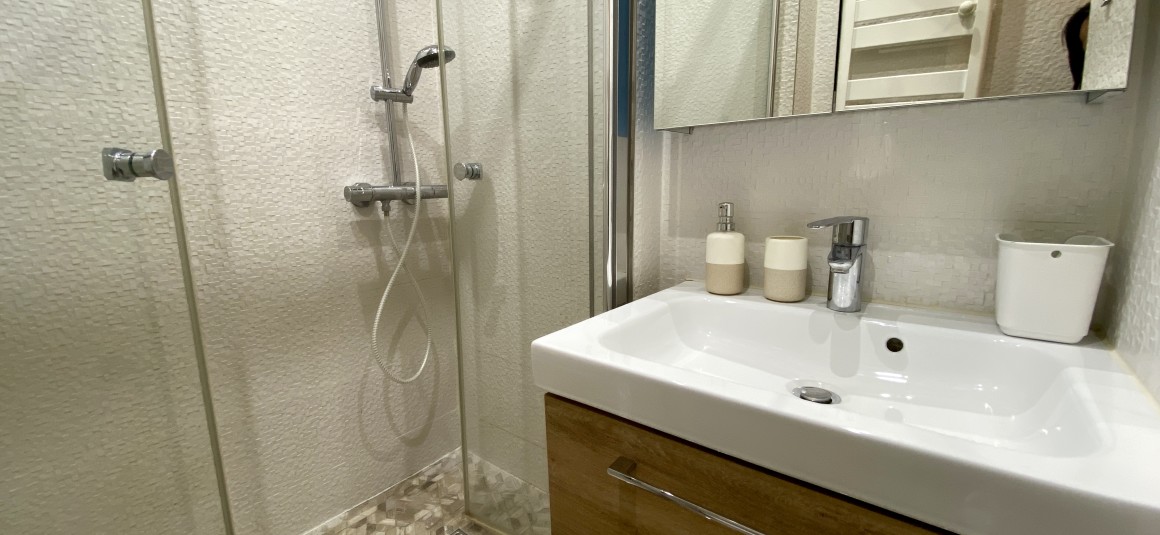 MEUBLÉ – 1 chambre – Paris 3ème – 25 m2 – Rue de Turenne –  3ème  étage sans ascenseur – Loyer : 1.250 € cc
