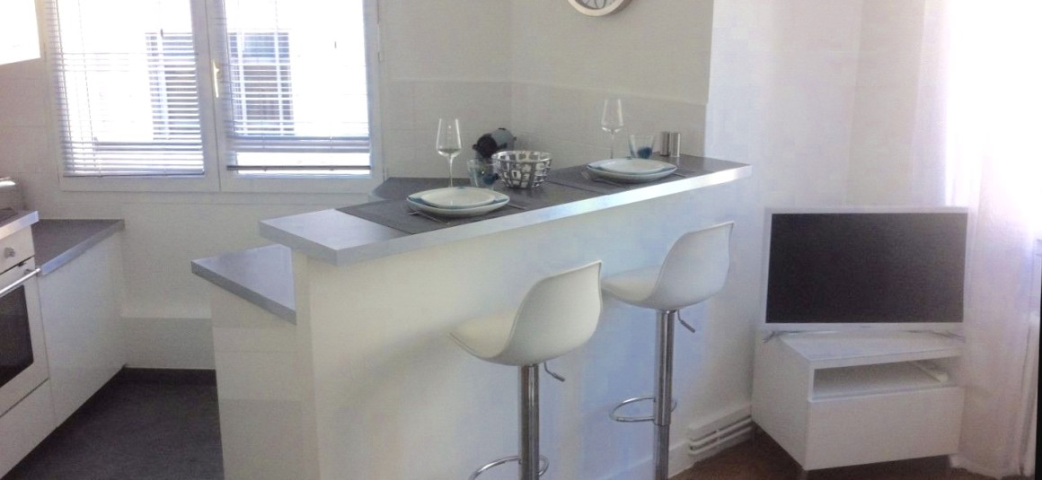 MEUBLÉ – 1 chambre – Rue d’Artois – Paris 8ème – 45,52 m2 – 2ème étage ascenseur – Loyer cc : 1.990 €