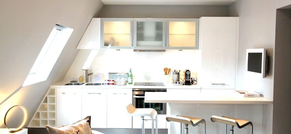MEUBLÉ – 1 chambre –  Paris 17ème – 37 m2 au sol – Avenue de Wagram – Ternes – 6ème étage avec ascenseur – Loyer cc : 1.820 € Internet inclus