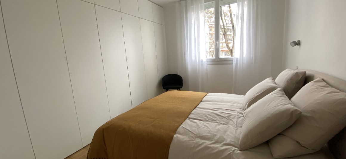 MEUBLÉ – 2 chambres – Paris 16e – Bld de Montmorency – 88 m2 + Balcon 4 m2 – 4e étage avec ascenseur – Loyer cc : 2.950 euros (chauffage et eau chaude collectifs)