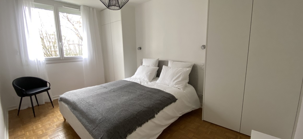 MEUBLÉ – 2 chambres – Paris 16e – Bld de Montmorency – 88 m2 + Balcon 4 m2 – 4e étage avec ascenseur – Loyer cc : 2.950 euros (chauffage et eau chaude collectifs)