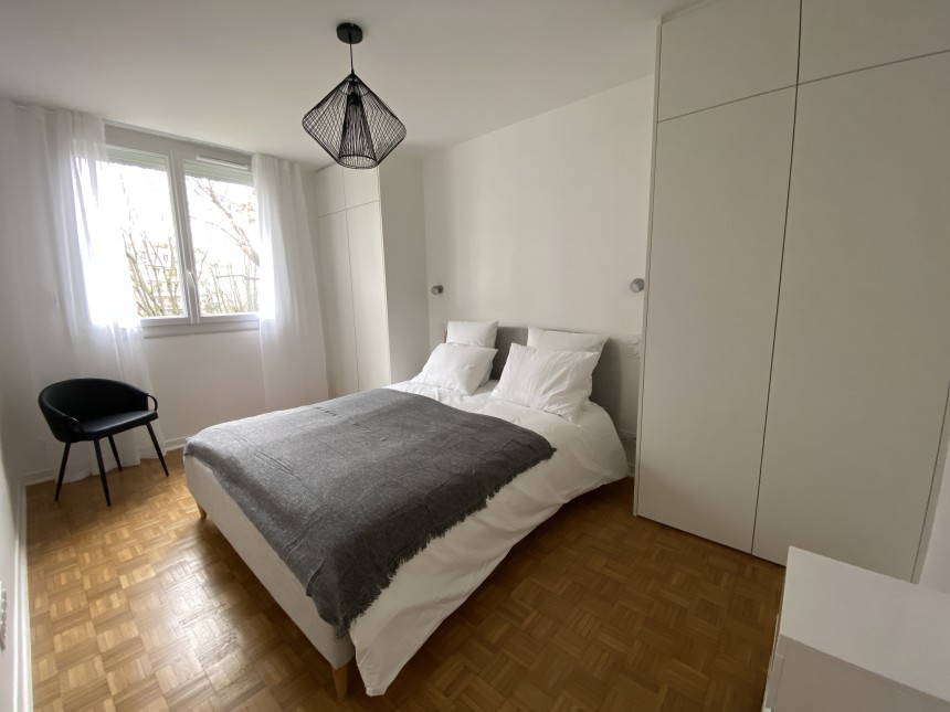 MEUBLÉ – 2 chambres – Paris 16e – Bld de Montmorency – 88 m2 + Balcon 4 m2 – 4e étage avec ascenseur – Loyer cc : 2.950 euros (chauffage et eau chaude collectifs)