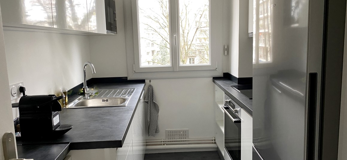 MEUBLÉ – 2 chambres – Paris 16e – Bld de Montmorency – 88 m2 + Balcon 4 m2 – 4e étage avec ascenseur – Loyer cc : 2.950 euros (chauffage et eau chaude collectifs)