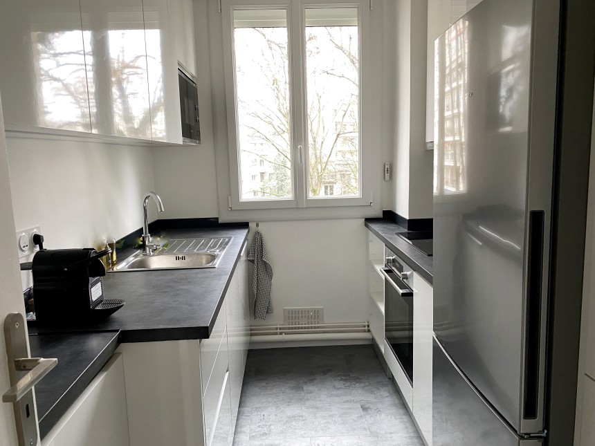 MEUBLÉ – 2 chambres – Paris 16e – Bld de Montmorency – 88 m2 + Balcon 4 m2 – 4e étage avec ascenseur – Loyer cc : 2.950 euros (chauffage et eau chaude collectifs)