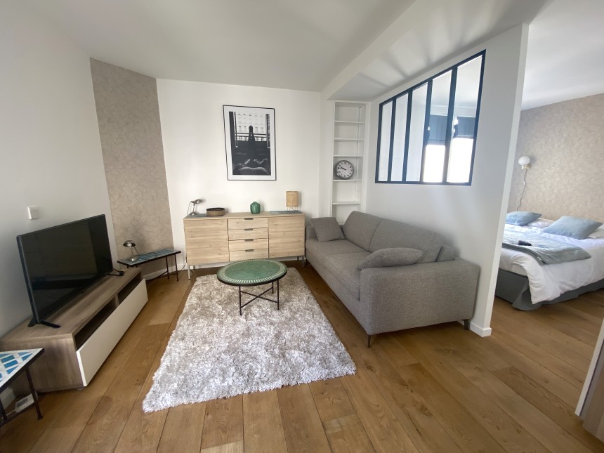 MEUBLÉ – 1 chambre – Paris 1er – Marché St Honoré – 35,5 m2 – 4ème étage avec ascenseur sur cour – loyer cc : 1.700 €