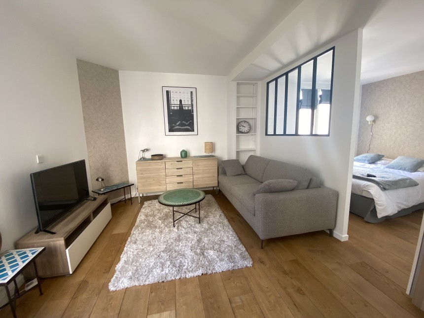 MEUBLÉ – 1 chambre – Paris 1er – Marché St Honoré – 35,5 m2 – 4ème étage avec ascenseur sur cour – loyer cc : 1.700 €