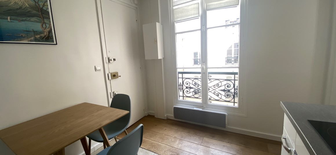 MEUBLÉ – 1 chambre – Paris 1er – Marché St Honoré – 35,5 m2 – 4ème étage avec ascenseur sur cour – loyer cc : 1.700 €