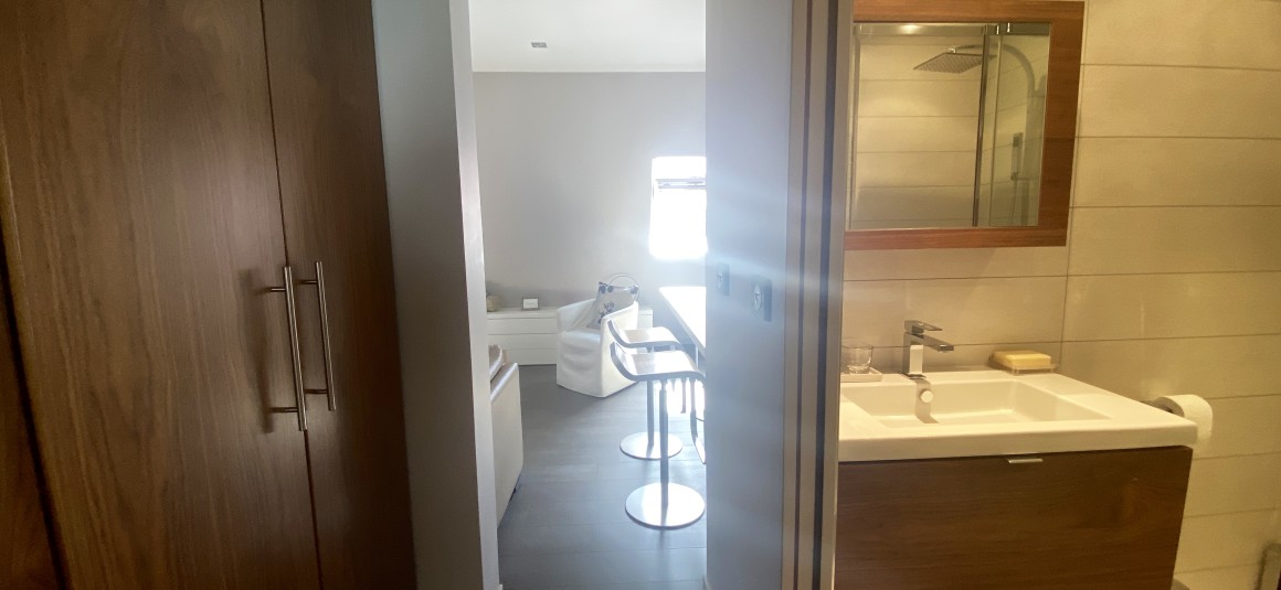 MEUBLÉ – 1 chambre –  Paris 17ème – 37 m2 au sol – Avenue de Wagram – Ternes – 6ème étage avec ascenseur – Loyer cc : 1.820 € Internet inclus