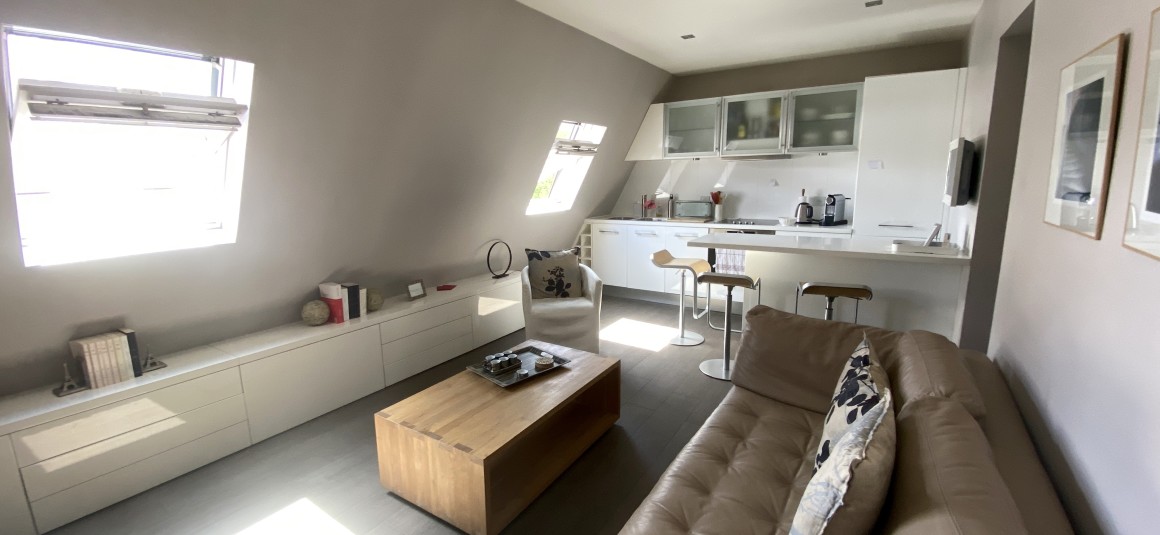 MEUBLÉ – 1 chambre –  Paris 17ème – 37 m2 au sol – Avenue de Wagram – Ternes – 6ème étage avec ascenseur – Loyer cc : 1.820 € Internet inclus