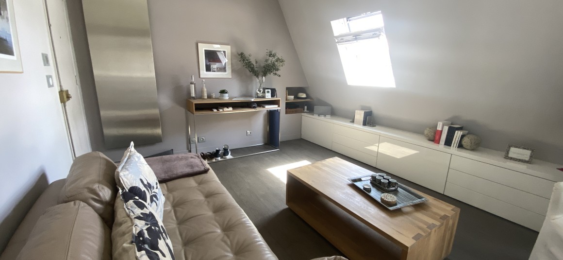 MEUBLÉ – 1 chambre –  Paris 17ème – 37 m2 au sol – Avenue de Wagram – Ternes – 6ème étage avec ascenseur – Loyer cc : 1.820 € Internet inclus