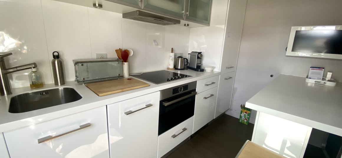 MEUBLÉ – 1 chambre –  Paris 17ème – 37 m2 au sol – Avenue de Wagram – Ternes – 6ème étage avec ascenseur – Loyer cc : 1.820 € Internet inclus