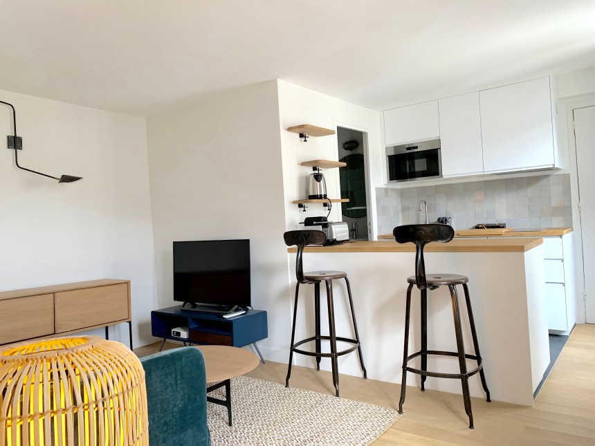 MEUBLÉ – 1 chambre – 37 m2 – Paris 6e – Rue Cherche Midi – 4ème étage sans ascenseur – Loyer cc : 1.600 euros