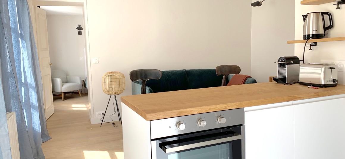MEUBLÉ – 1 chambre – 37 m2 – Paris 6e – Rue Cherche Midi – 4ème étage sans ascenseur – Loyer cc : 1.600 euros