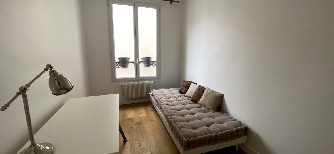 MEUBLÉ – 2 chambres – 53 m2 – Paris 9ème – Cité Trévise – 4ème étage sans ascenseur – Loyer charges comprises : 1.950 €