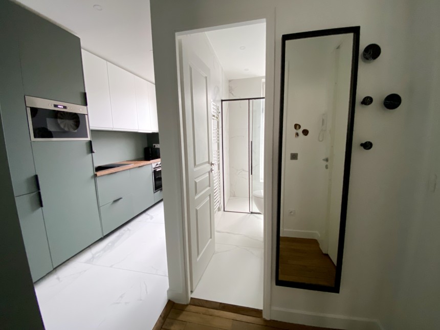 MEUBLÉ – RÉFECTION TOTALE – 1ère LOCATION –  1 chambre – 44 m2 – Paris 7ème – Rue Saint Dominique (Gros Caillou) – 4e étage ascenseur – Loyer cc : 2.100 €