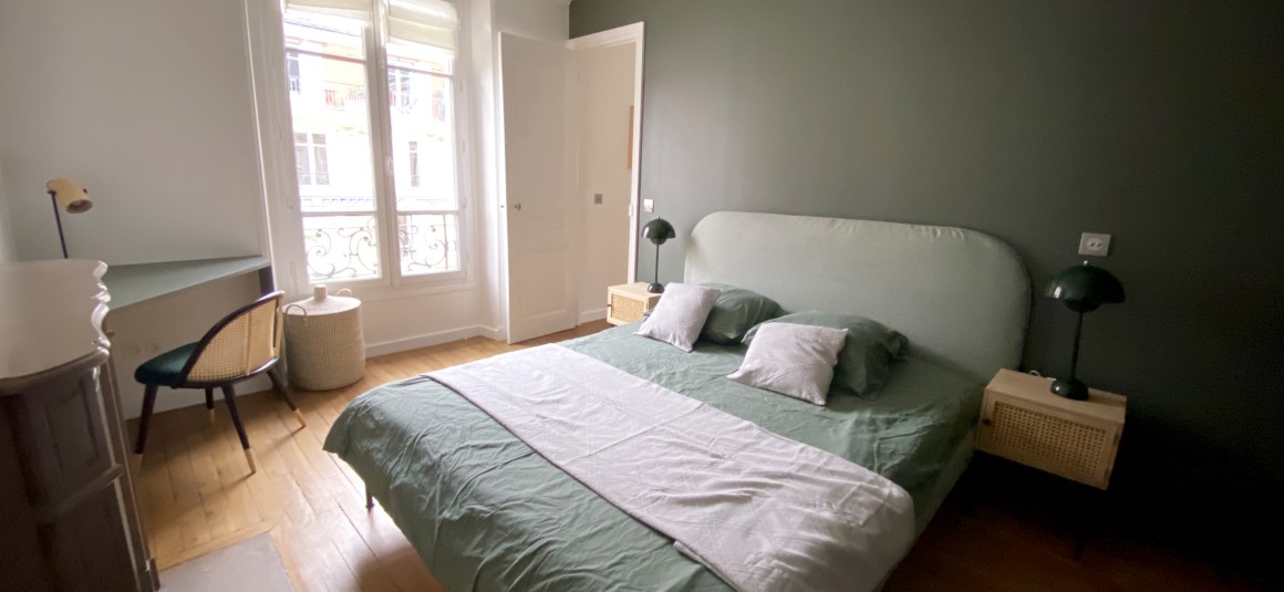 MEUBLÉ – Rénovation totale récente –  1 chambre – 44 m2 – Paris 7ème – Rue Saint Dominique (Gros Caillou) – 4e étage avec ascenseur – Loyer charges comprises : 2.100 €