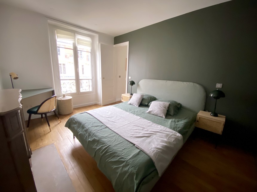 MEUBLÉ – RÉFECTION TOTALE – 1ère LOCATION –  1 chambre – 44 m2 – Paris 7ème – Rue Saint Dominique (Gros Caillou) – 4e étage ascenseur – Loyer cc : 2.100 €