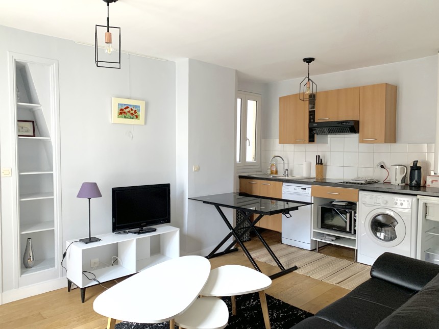 MEUBLÉ – 1 chambre – 32,2 m2 – Paris 9e – Rue J B Pigalle – 5ème étage ascenseur – Loyer cc : 1.320 €