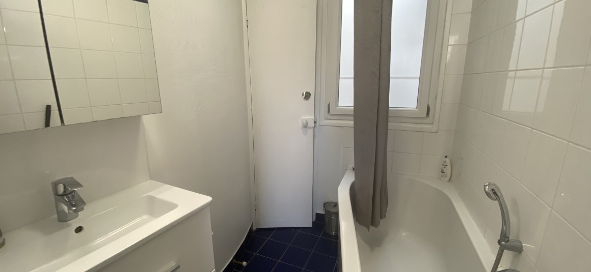MEUBLÉ – 1 chambre – 32,2 m2 – Paris 9e – Rue J B Pigalle – 5ème étage ascenseur – Loyer cc : 1.320 €