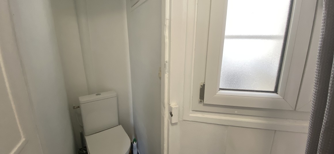 MEUBLÉ – 1 chambre – 32,2 m2 – Paris 9e – Rue J B Pigalle – 5ème étage ascenseur – Loyer cc : 1.320 €