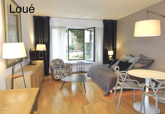 MEUBLÉ – Studio – 27 m2 – Paris 9e – Rue Rochechouart – 1er étage – Loyer cc : 1.200 € (chauffage collectif)