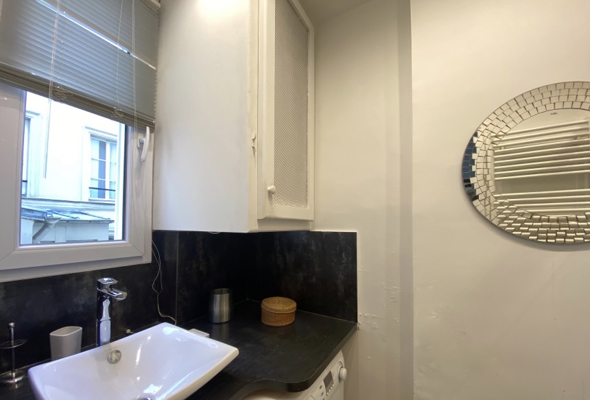 MEUBLÉ – 1 chambre – Paris 17 – Quartier Poncelet – Rue Saussier Leroy – 32 m2 – 1er étage sans ascenseur – Loyer : 1.350 € cc