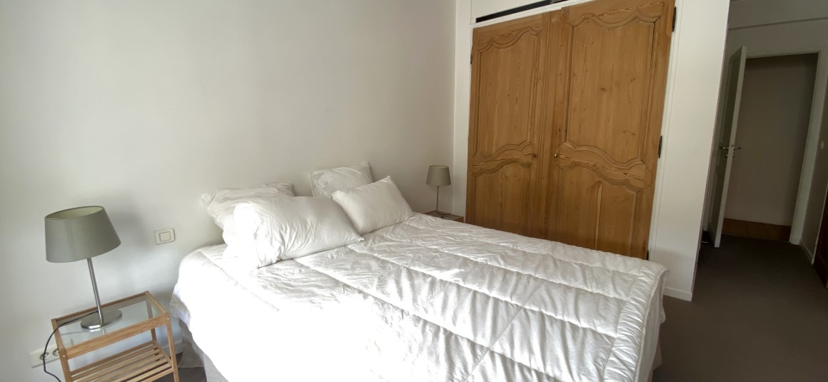 MEUBLÉ – 1 chambre – Paris 15ème – Bld Pasteur – 71m2 + grande terrasse environ 25 m2 –  1er étage avec ascenseur – Loyer cc : 2.190 euros (chauffage eau chaude collectif)