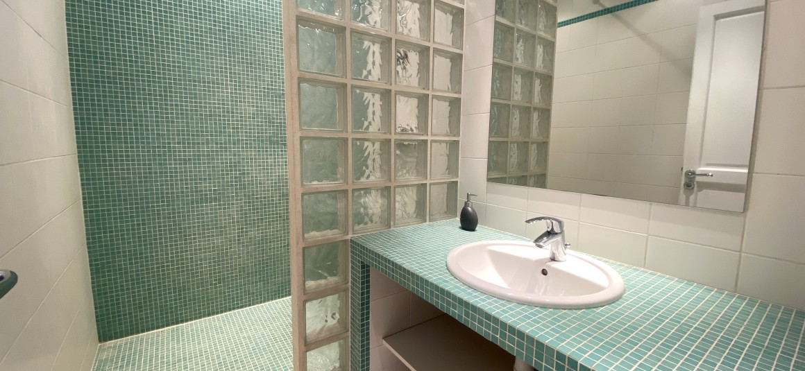 MEUBLÉ – 1 chambre – Paris 15ème – Bld Pasteur – 71m2 + grande terrasse environ 25 m2 –  1er étage avec ascenseur – Loyer cc : 2.190 euros (chauffage eau chaude collectif)