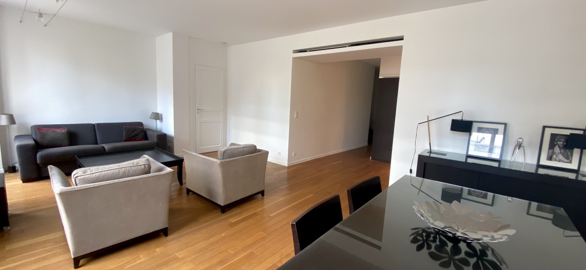 MEUBLÉ – 1 chambre – Paris 15ème – Bld Pasteur – 71m2 + grande terrasse environ 25 m2 –  1er étage avec ascenseur – Loyer cc : 2.190 euros (chauffage eau chaude collectif)